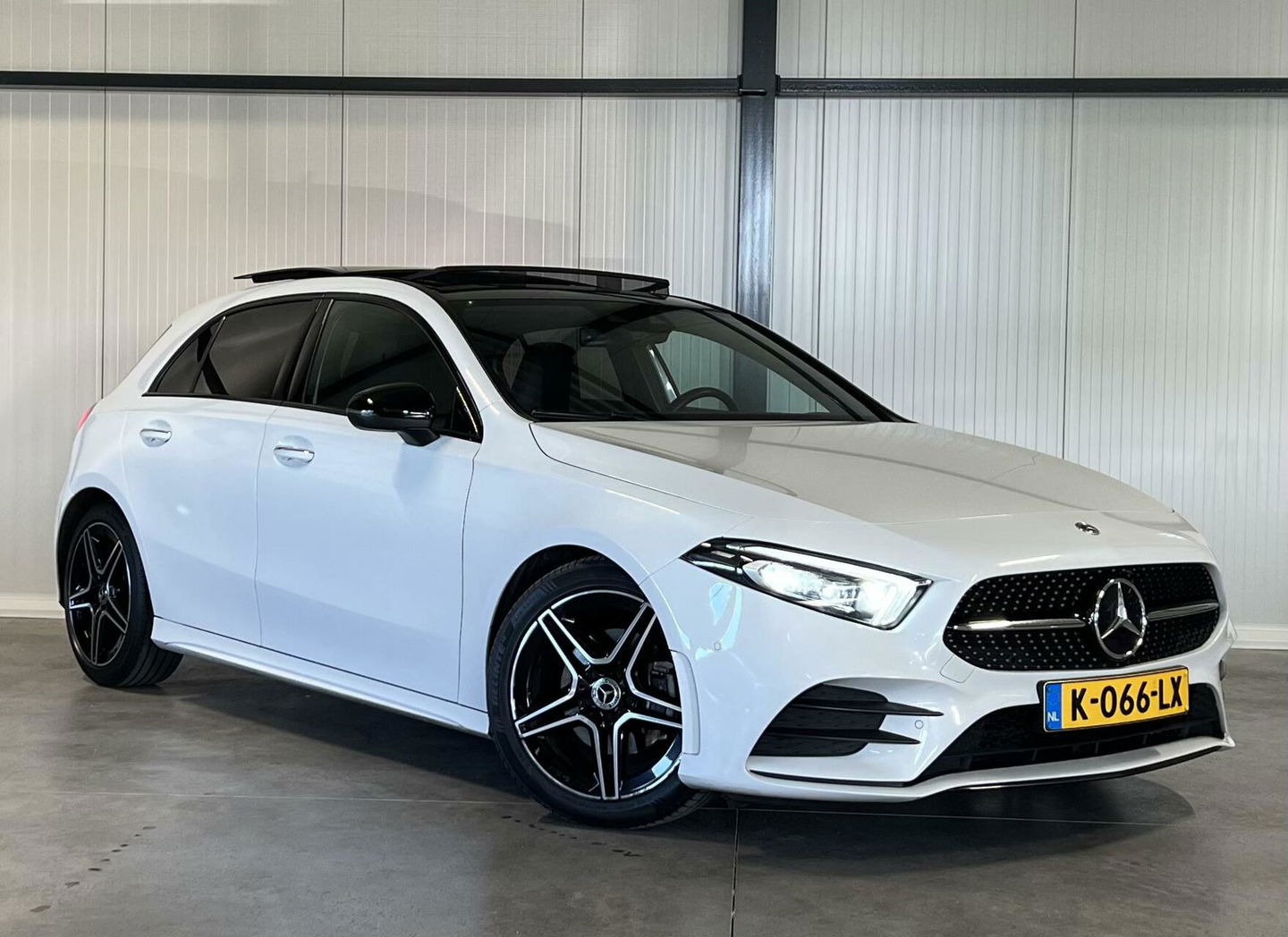 Mercedes-Benz A-Klasse 180 AMG Pano Sfeer Camera Night pakket