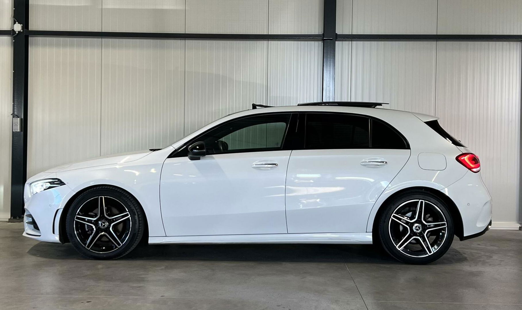 Mercedes-Benz A-Klasse 180 AMG Pano Sfeer Camera Night pakket