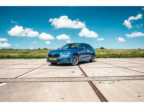Škoda Octavia Combi 1.4 TSI iV PHEV Style | LEDER/STOF | CAMERA | ADAPTIVE CRUISE | LED