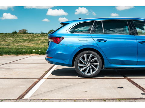 Škoda Octavia Combi 1.4 TSI iV PHEV Style | LEDER/STOF | CAMERA | ADAPTIVE CRUISE | LED