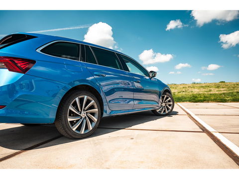 Škoda Octavia Combi 1.4 TSI iV PHEV Style | LEDER/STOF | CAMERA | ADAPTIVE CRUISE | LED