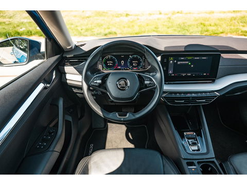 Škoda Octavia Combi 1.4 TSI iV PHEV Style | LEDER/STOF | CAMERA | ADAPTIVE CRUISE | LED