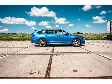 Škoda Octavia Combi 1.4 TSI iV PHEV Style | LEDER/STOF | CAMERA | ADAPTIVE CRUISE | LED