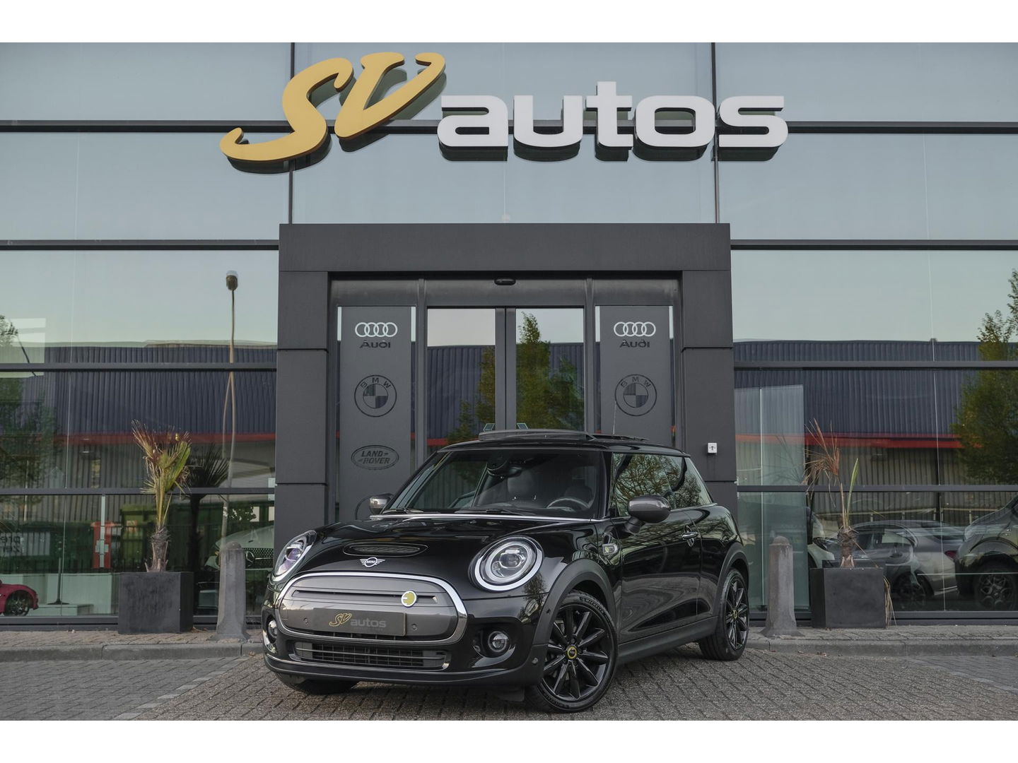 MINI Mini Electric Cooper SE 184pk 33 kWh Panoramadak Head-up *BTW* Leder Camera NLauto 17" LMV