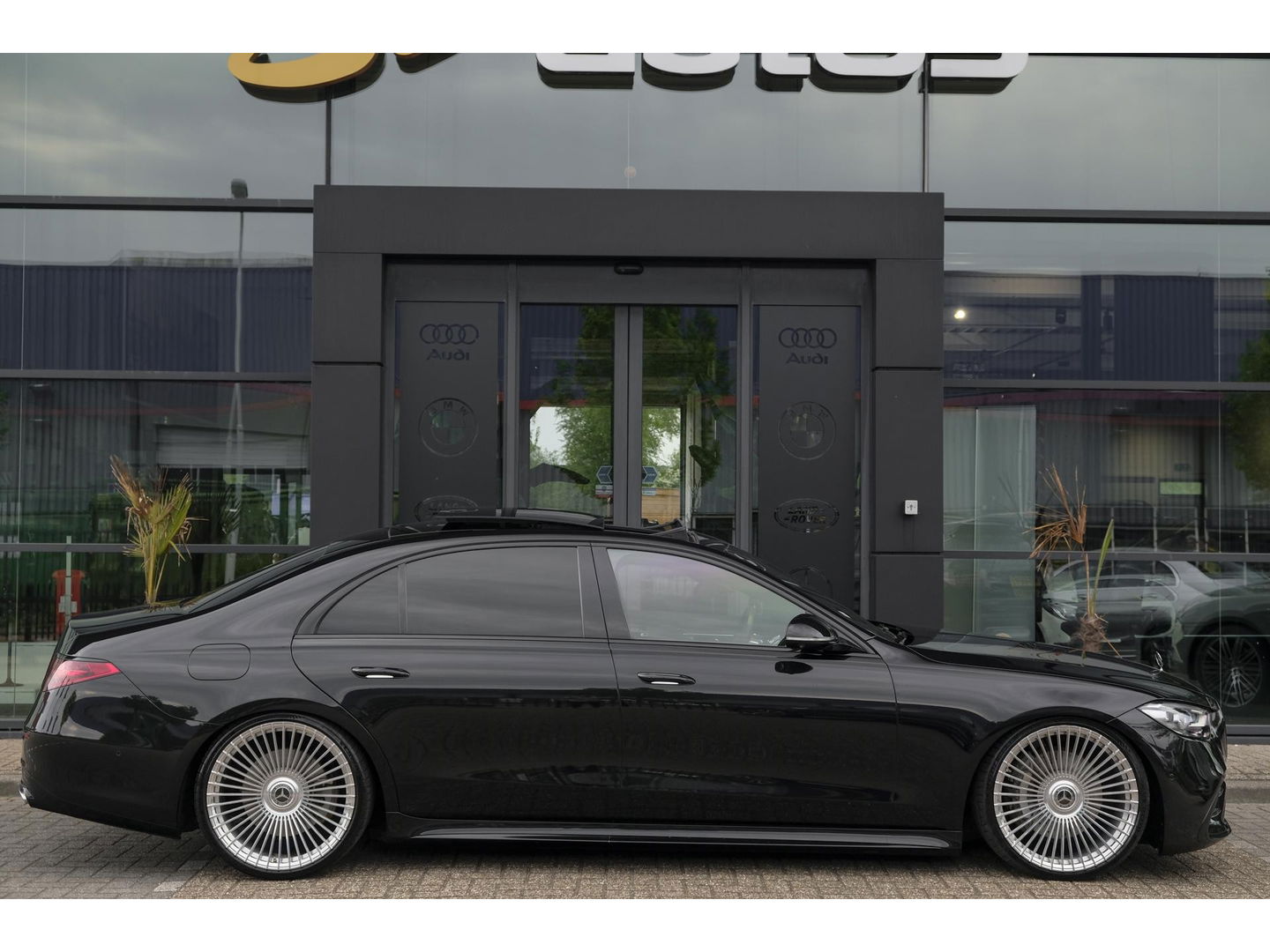 Mercedes-Benz S-Klasse S580e Lang AMG 510pk Custom Panoramadak *BTW* 4-wielsturing Leder exclusief Burmester 22" LMV  LMV