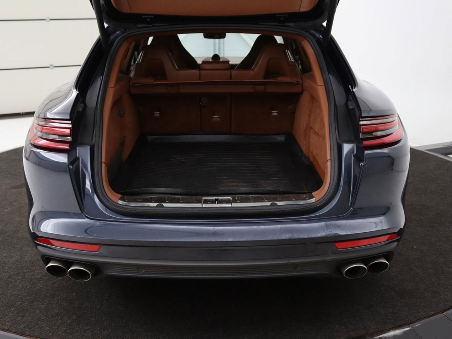 Porsche Panamera Sport Turismo 2.9 4 E-Hybrid | Panoramadak | Burmester 3D | Stoelventilatie | LED Adaptief | 360 camera | Luchtvering | Leder | Stuurverwarming | Soft-close