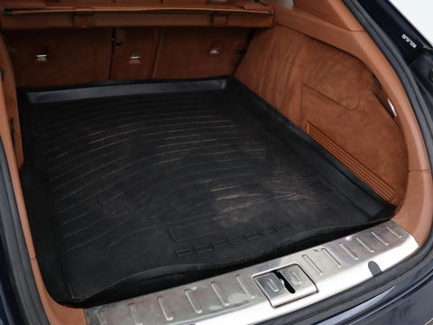 Porsche Panamera Sport Turismo 2.9 4 E-Hybrid | Panoramadak | Burmester 3D | Stoelventilatie | LED Adaptief | 360 camera | Luchtvering | Leder | Stuurverwarming | Soft-close