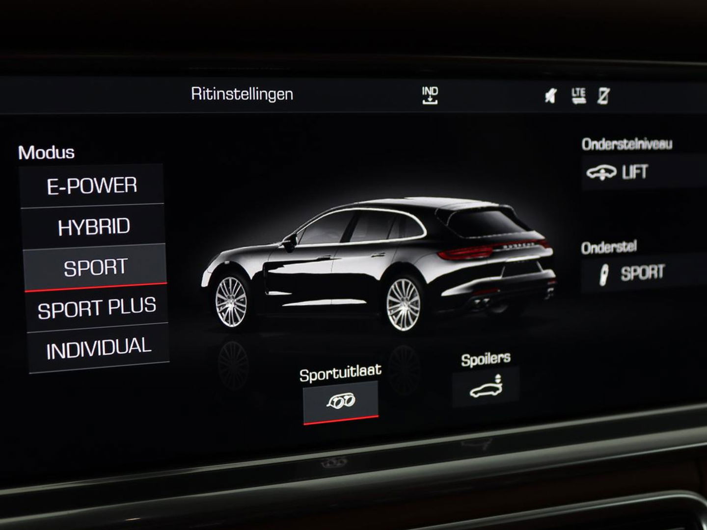 Porsche Panamera Sport Turismo 2.9 4 E-Hybrid | Panoramadak | Burmester 3D | Stoelventilatie | LED Adaptief | 360 camera | Luchtvering | Leder | Stuurverwarming | Soft-close