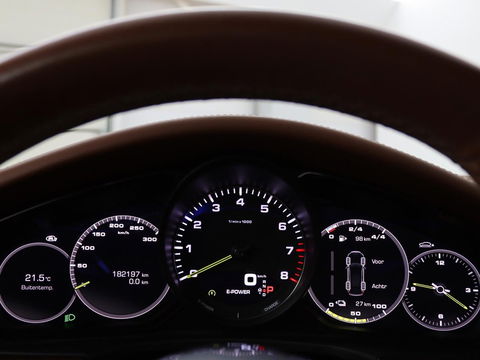 Porsche Panamera Sport Turismo 2.9 4 E-Hybrid | Panoramadak | Burmester 3D | Stoelventilatie | LED Adaptief | 360 camera | Luchtvering | Leder | Stuurverwarming | Soft-close
