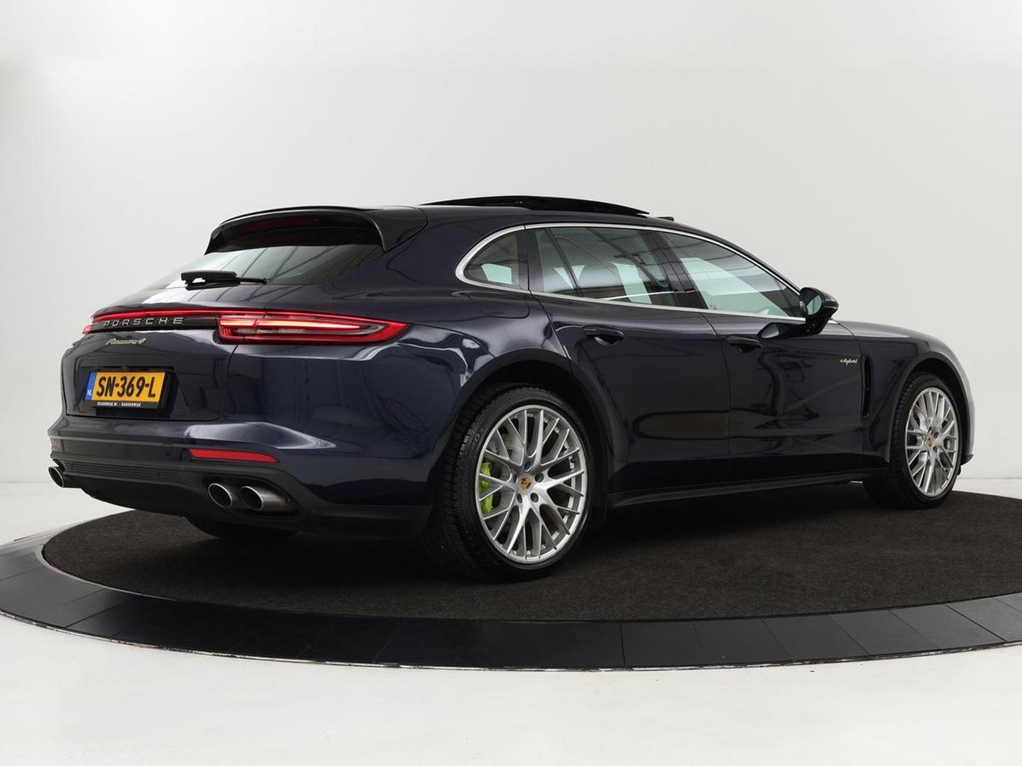 Porsche Panamera Sport Turismo 2.9 4 E-Hybrid | Panoramadak | Burmester 3D | Stoelventilatie | LED Adaptief | 360 camera | Luchtvering | Leder | Stuurverwarming | Soft-close