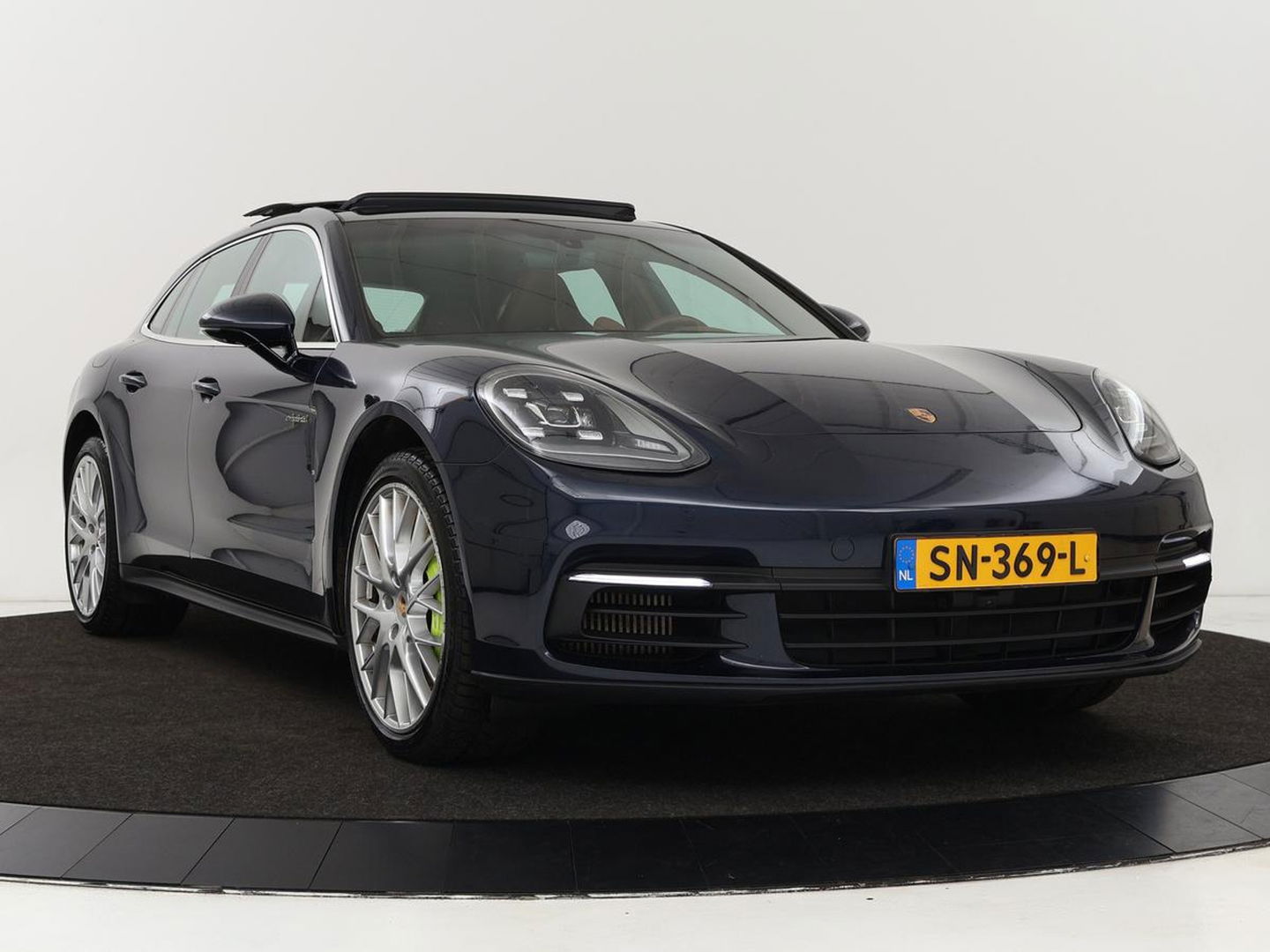 Porsche Panamera Sport Turismo 2.9 4 E-Hybrid | Panoramadak | Burmester 3D | Stoelventilatie | LED Adaptief | 360 camera | Luchtvering | Leder | Stuurverwarming | Soft-close