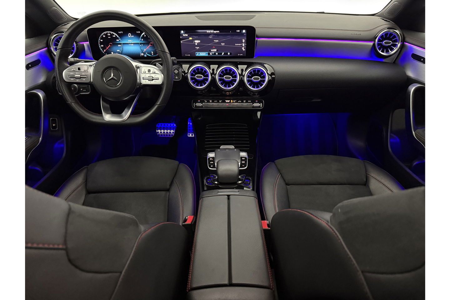 Mercedes-Benz CLA-Klasse 180 AMG Pano Sfeer Camera LED Carplay Virtual Clima Cruise Navi PDC 18''LMV
