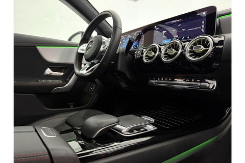 Mercedes-Benz CLA-Klasse 180 AMG Pano Sfeer Camera LED Carplay Virtual Clima Cruise Navi PDC 18''LMV