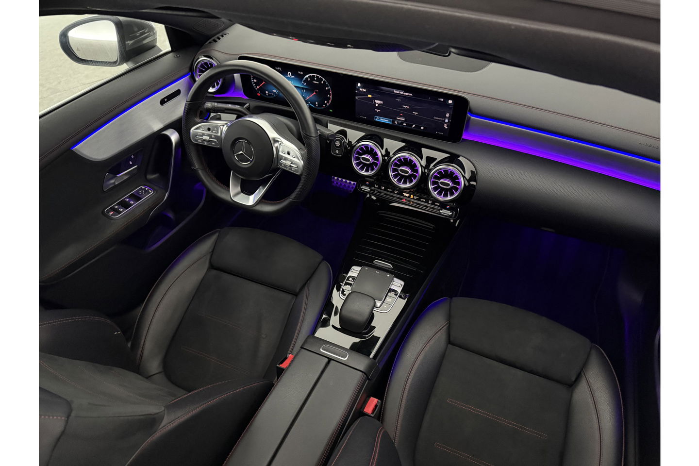 Mercedes-Benz CLA-Klasse 180 AMG Pano Sfeer Camera LED Carplay Virtual Clima Cruise Navi PDC 18''LMV