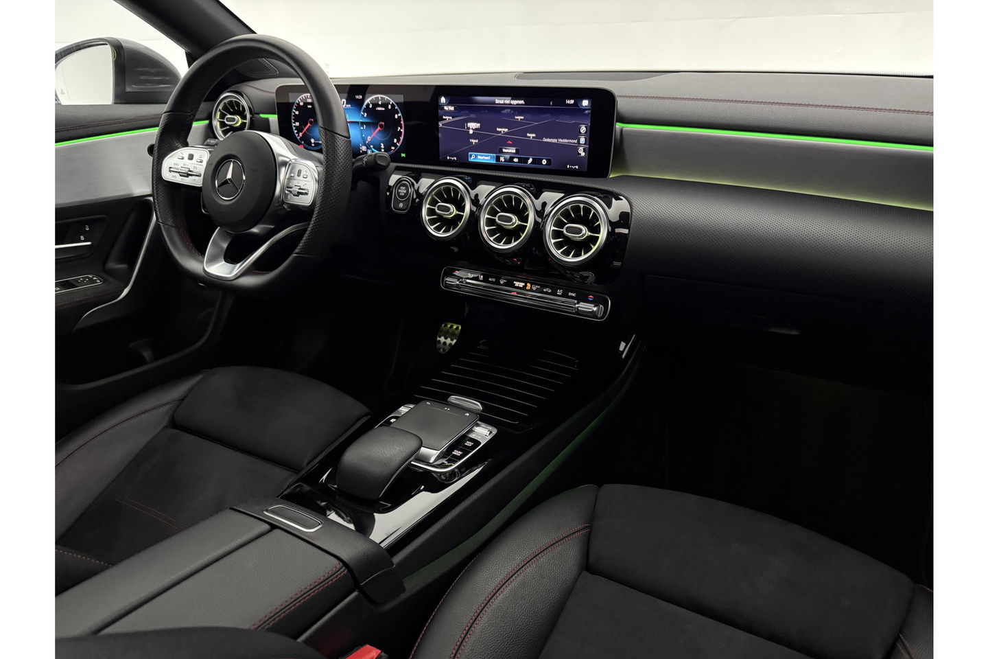 Mercedes-Benz CLA-Klasse 180 AMG Pano Sfeer Camera LED Carplay Virtual Clima Cruise Navi PDC 18''LMV