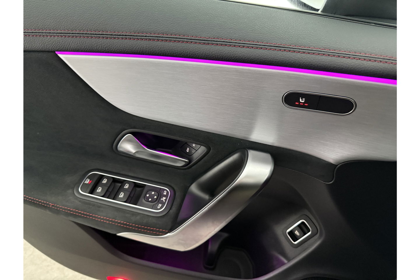 Mercedes-Benz CLA-Klasse 180 AMG Pano Sfeer Camera LED Carplay Virtual Clima Cruise Navi PDC 18''LMV