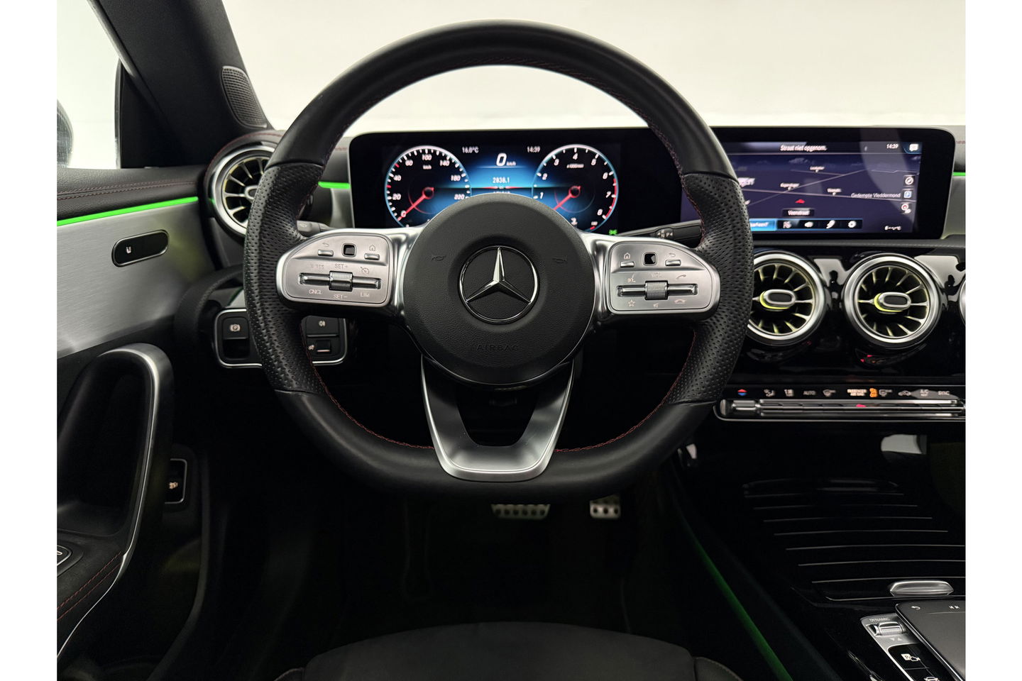 Mercedes-Benz CLA-Klasse 180 AMG Pano Sfeer Camera LED Carplay Virtual Clima Cruise Navi PDC 18''LMV