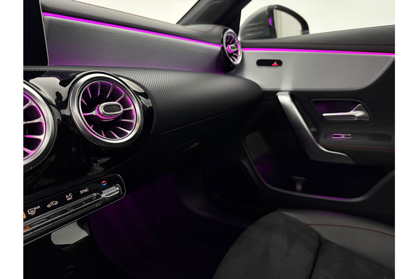 Mercedes-Benz CLA-Klasse 180 AMG Pano Sfeer Camera LED Carplay Virtual Clima Cruise Navi PDC 18''LMV