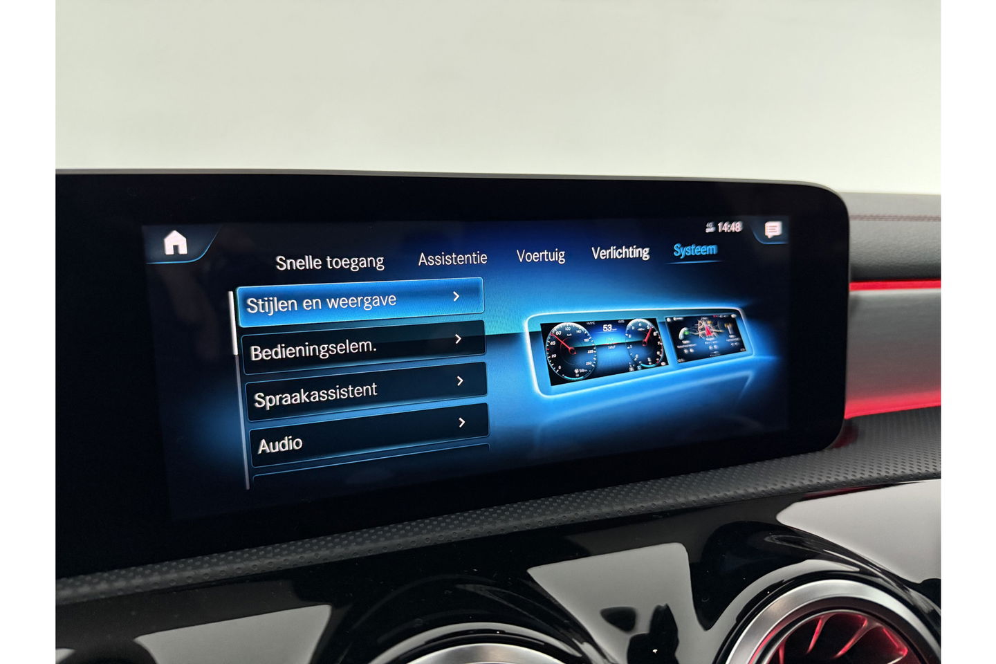 Mercedes-Benz CLA-Klasse 180 AMG Pano Sfeer Camera LED Carplay Virtual Clima Cruise Navi PDC 18''LMV