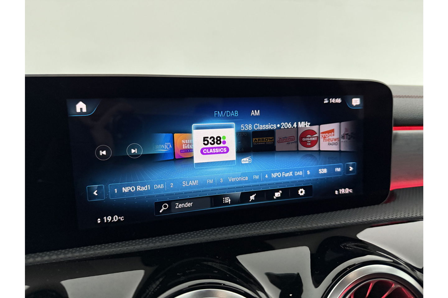 Mercedes-Benz CLA-Klasse 180 AMG Pano Sfeer Camera LED Carplay Virtual Clima Cruise Navi PDC 18''LMV