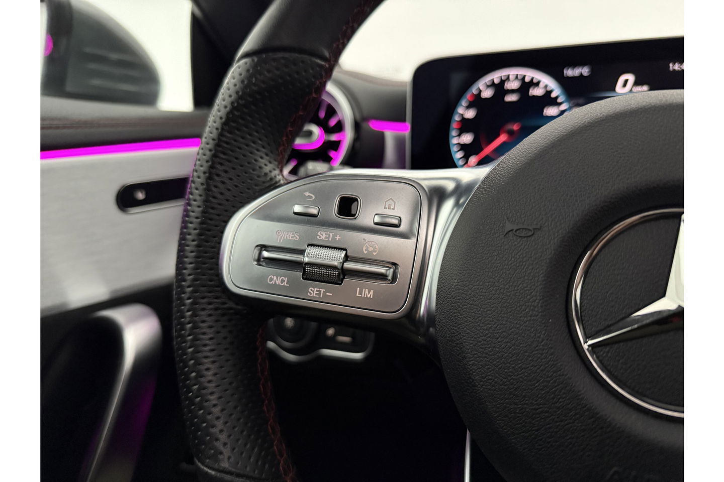 Mercedes-Benz CLA-Klasse 180 AMG Pano Sfeer Camera LED Carplay Virtual Clima Cruise Navi PDC 18''LMV