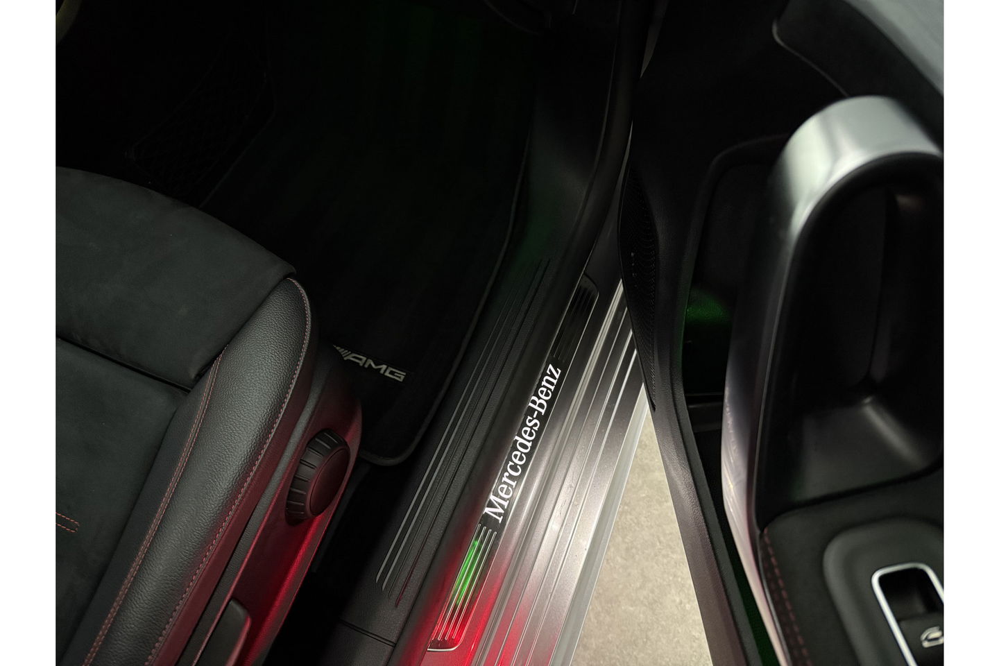 Mercedes-Benz CLA-Klasse 180 AMG Pano Sfeer Camera LED Carplay Virtual Clima Cruise Navi PDC 18''LMV