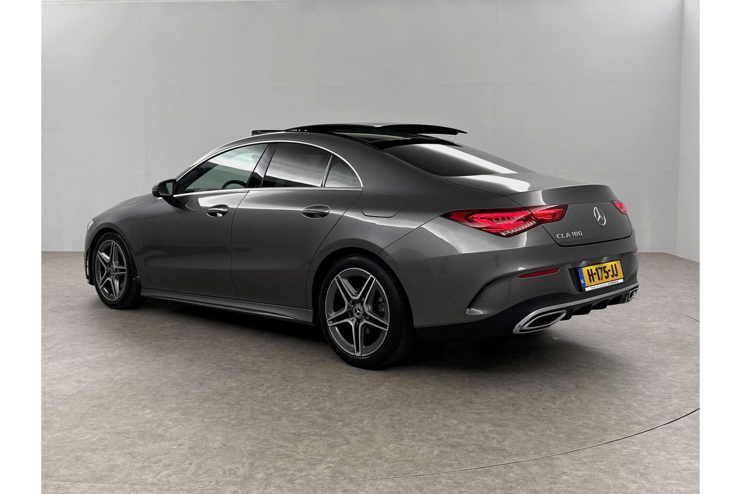 Mercedes-Benz CLA-Klasse 180 AMG Pano Sfeer Camera LED Carplay Virtual Clima Cruise Navi PDC 18''LMV