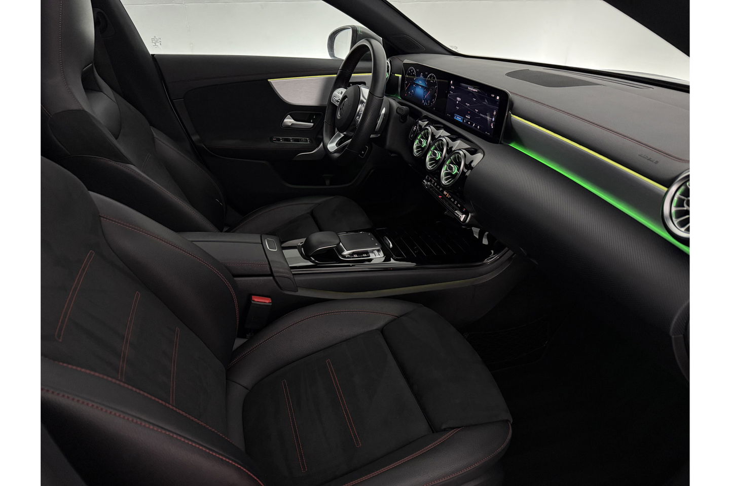 Mercedes-Benz CLA-Klasse 180 AMG Pano Sfeer Camera LED Carplay Virtual Clima Cruise Navi PDC 18''LMV