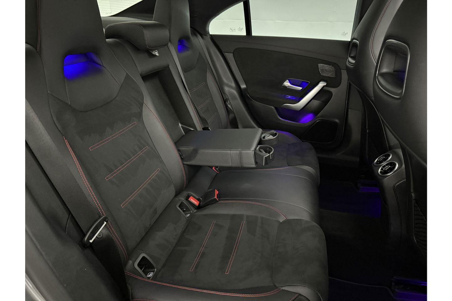Mercedes-Benz CLA-Klasse 180 AMG Pano Sfeer Camera LED Carplay Virtual Clima Cruise Navi PDC 18''LMV
