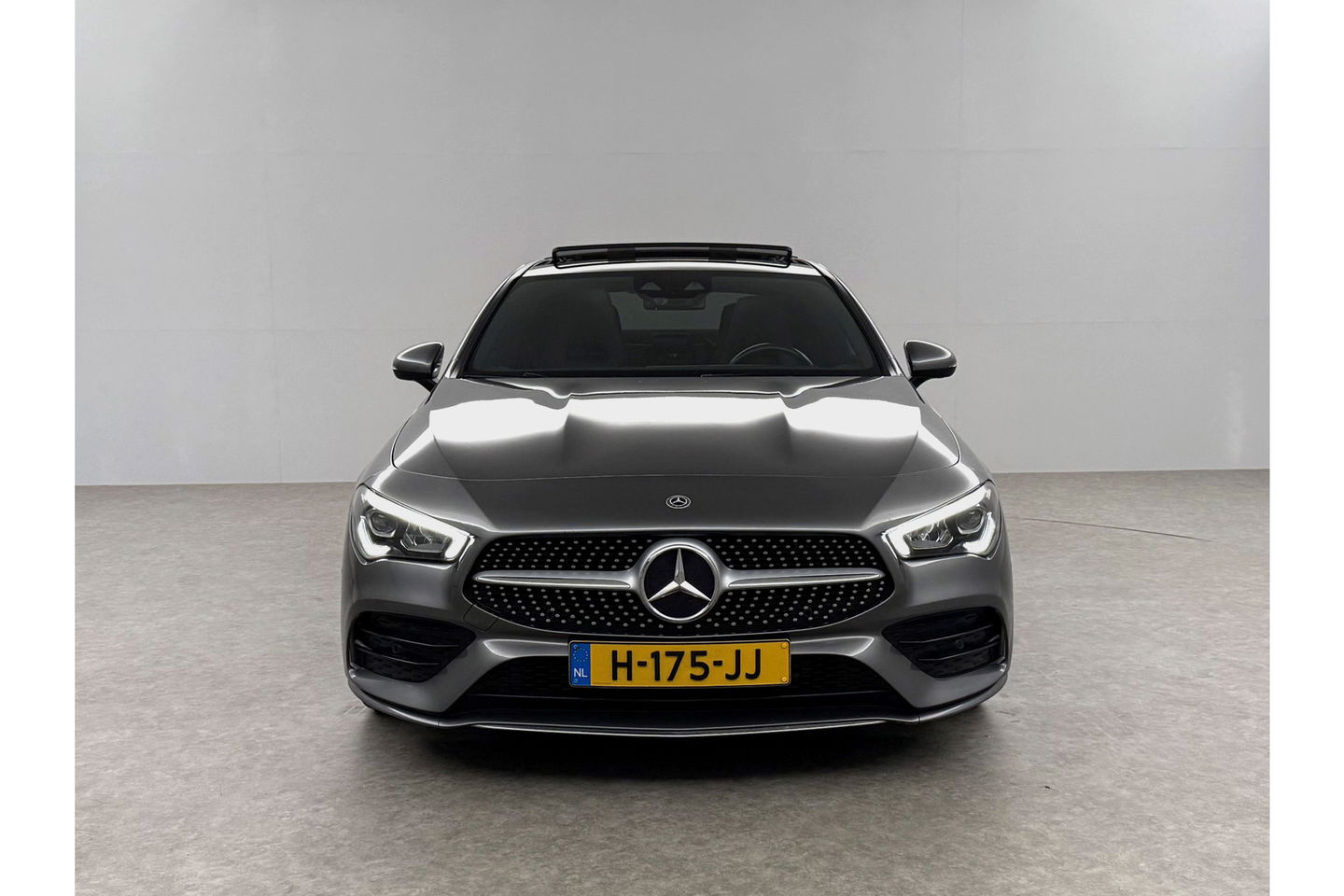 Mercedes-Benz CLA-Klasse 180 AMG Pano Sfeer Camera LED Carplay Virtual Clima Cruise Navi PDC 18''LMV