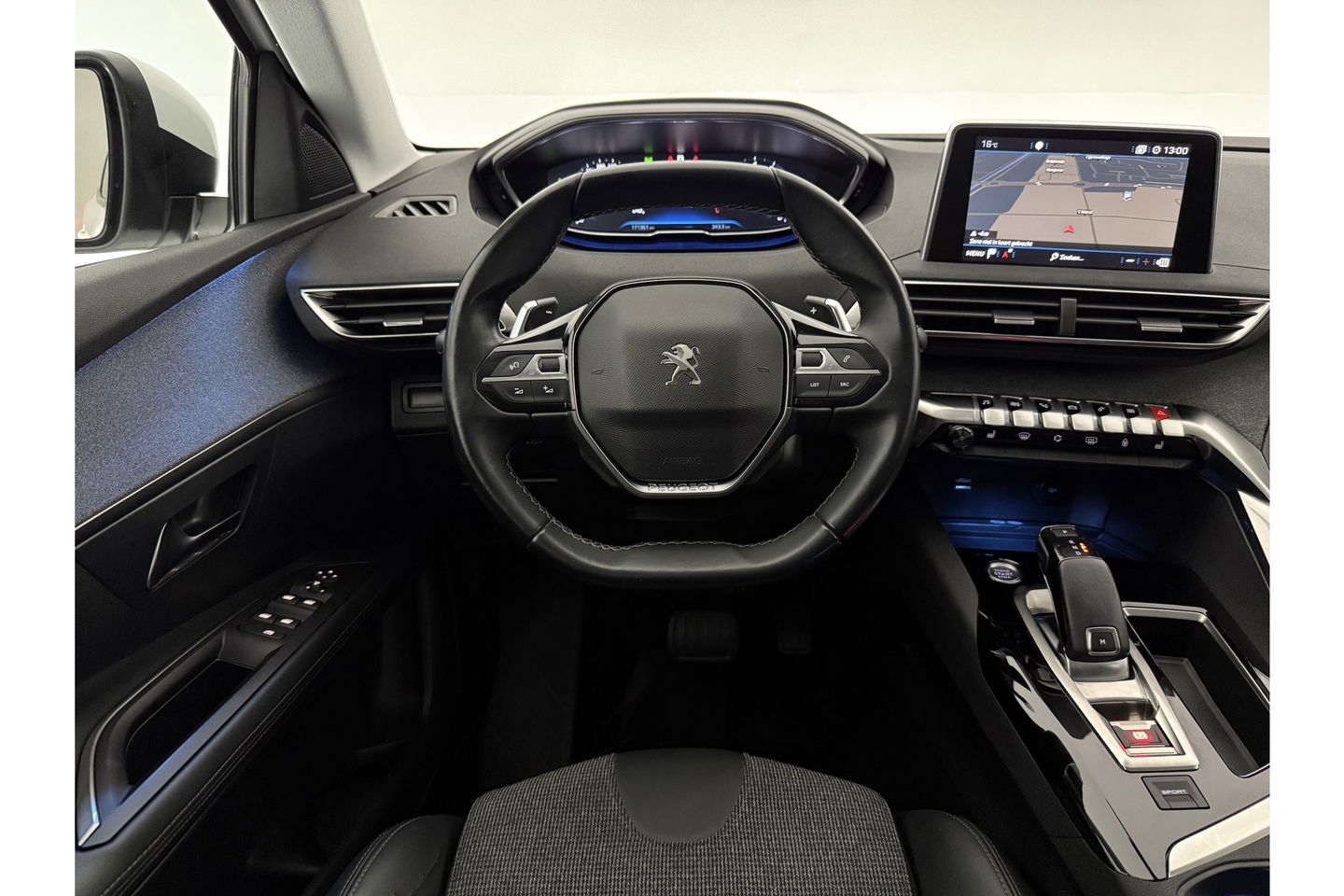 Peugeot 3008 1.2 PureTech Clima Cruise 360Camera Carplay Virtual Trekhaak 19"LMV Memory-Seats Navi LED PDC