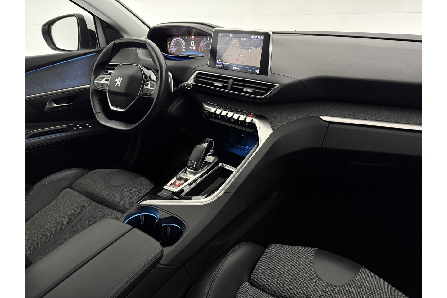 Peugeot 3008 1.2 PureTech Clima Cruise 360Camera Carplay Virtual Trekhaak 19"LMV Memory-Seats Navi LED PDC