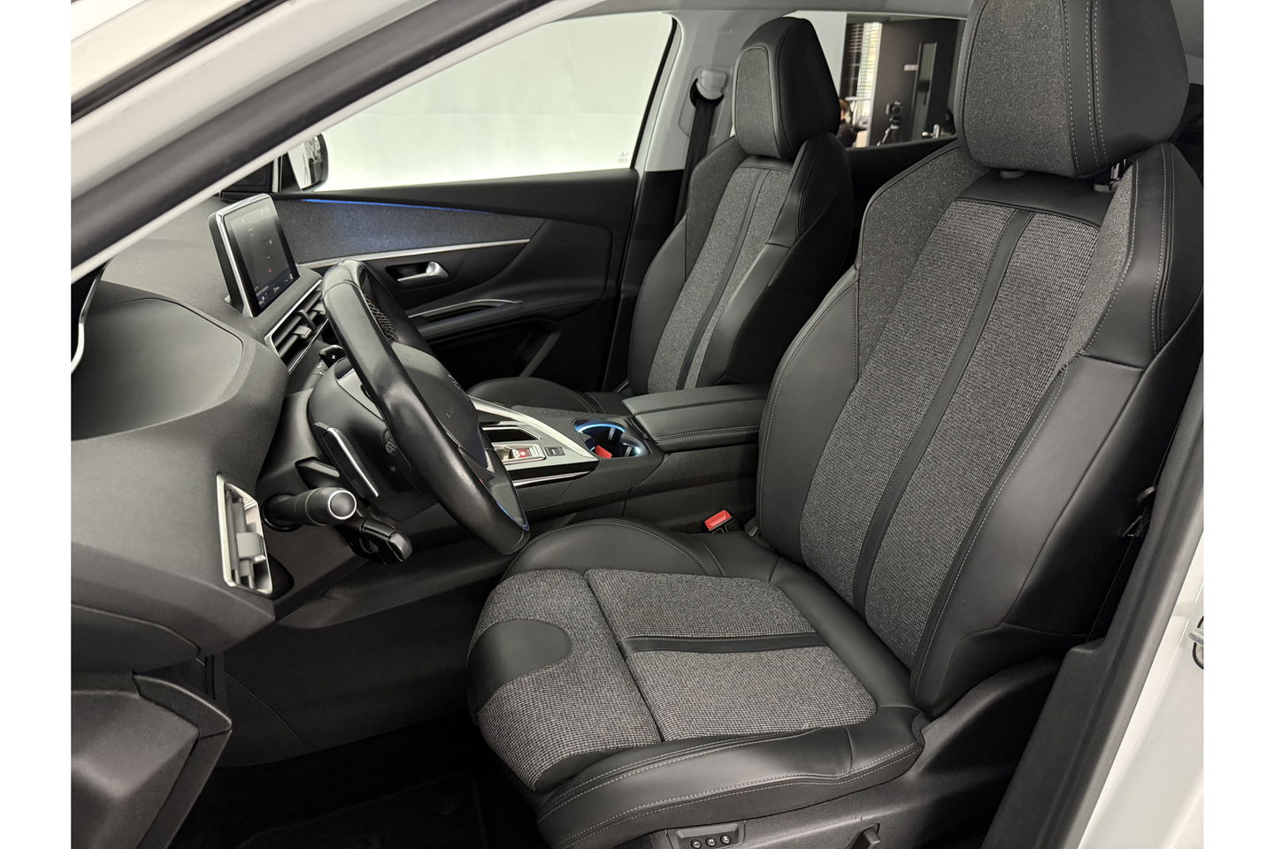 Peugeot 3008 1.2 PureTech Clima Cruise 360Camera Carplay Virtual Trekhaak 19"LMV Memory-Seats Navi LED PDC
