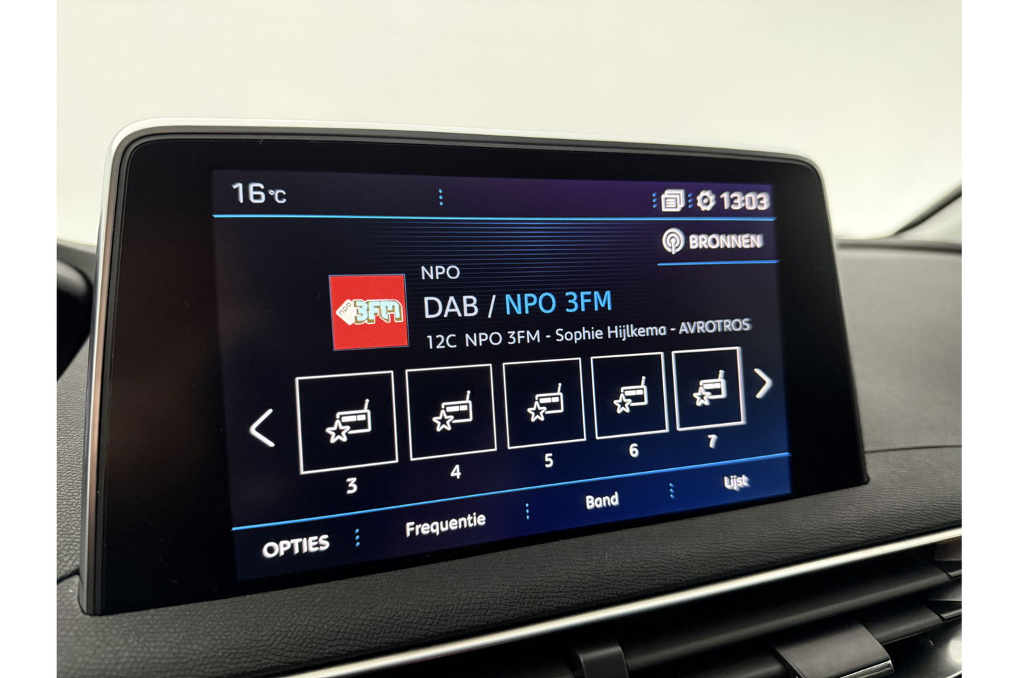 Peugeot 3008 1.2 PureTech Clima Cruise 360Camera Carplay Virtual Trekhaak 19"LMV Memory-Seats Navi LED PDC