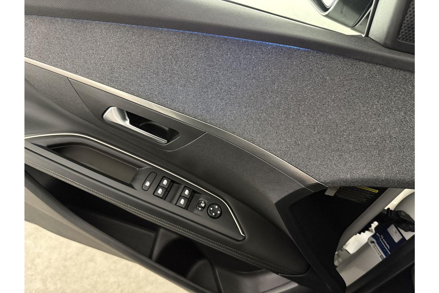 Peugeot 3008 1.2 PureTech Clima Cruise 360Camera Carplay Virtual Trekhaak 19"LMV Memory-Seats Navi LED PDC