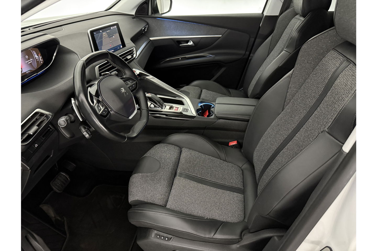 Peugeot 3008 1.2 PureTech Clima Cruise 360Camera Carplay Virtual Trekhaak 19"LMV Memory-Seats Navi LED PDC
