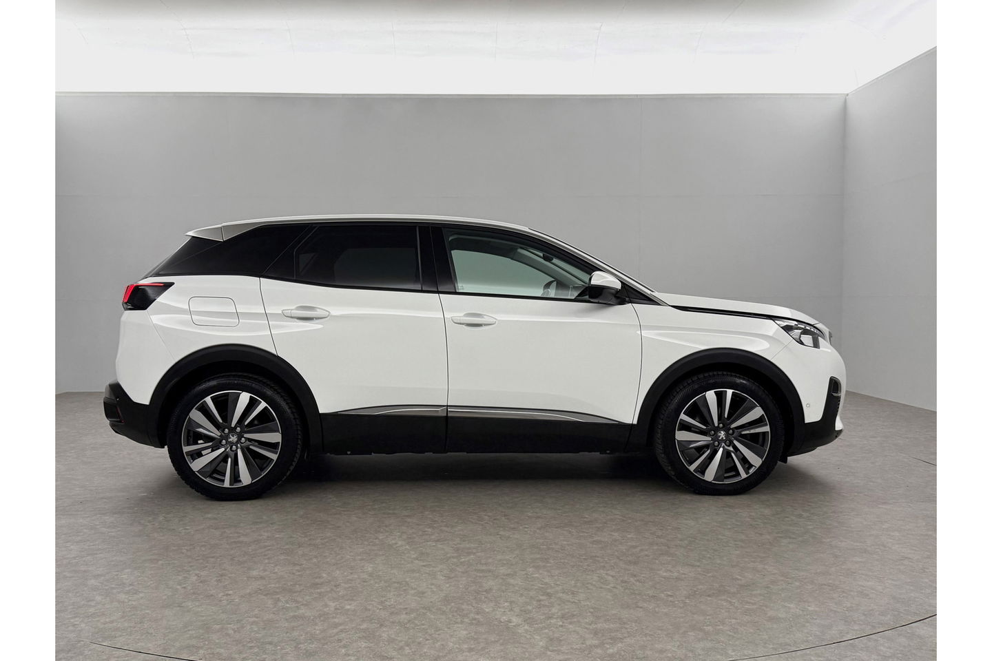 Peugeot 3008 1.2 PureTech Clima Cruise 360Camera Carplay Virtual Trekhaak 19"LMV Memory-Seats Navi LED PDC