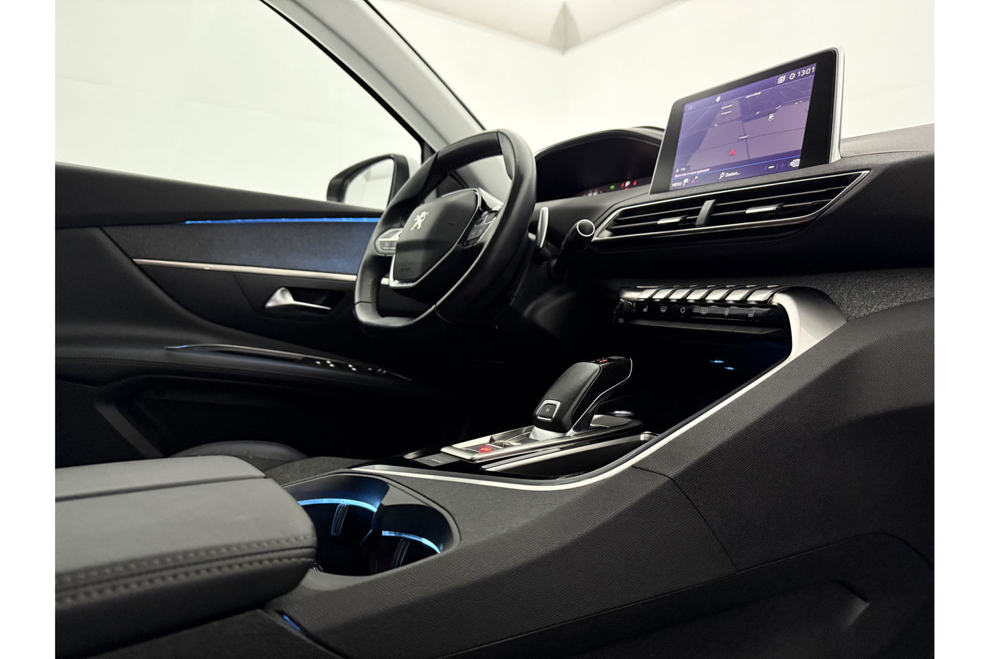 Peugeot 3008 1.2 PureTech Clima Cruise 360Camera Carplay Virtual Trekhaak 19"LMV Memory-Seats Navi LED PDC
