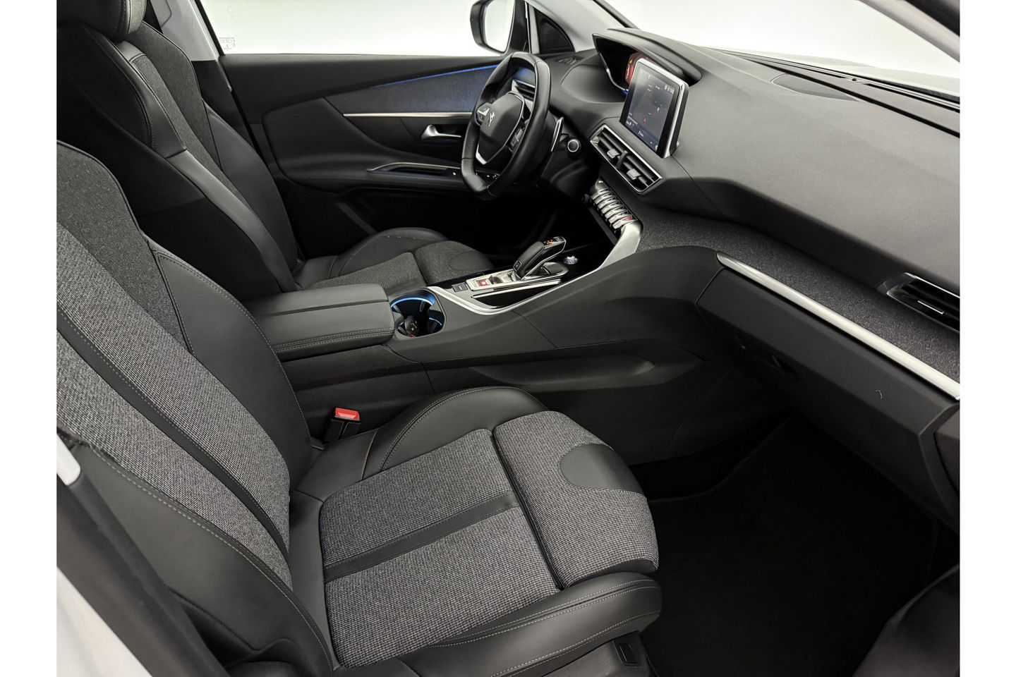 Peugeot 3008 1.2 PureTech Clima Cruise 360Camera Carplay Virtual Trekhaak 19"LMV Memory-Seats Navi LED PDC