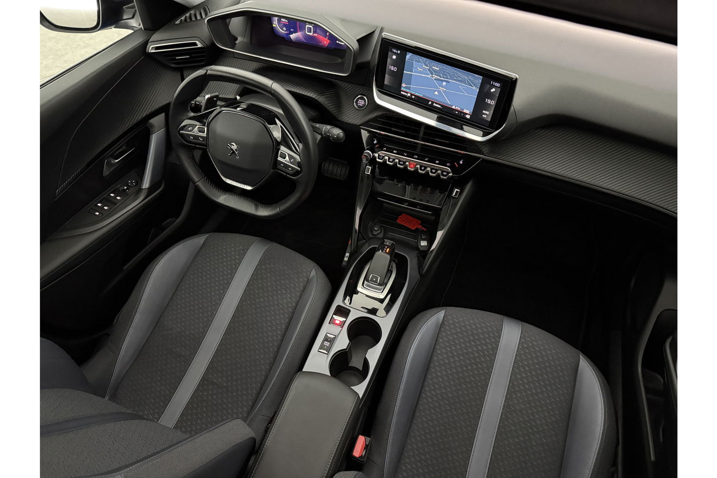 Peugeot 2008 1.2 PureTech Allure Pano 360Camera Carplay LED Virtual Clima Cruise Navi PDC 17''LMV