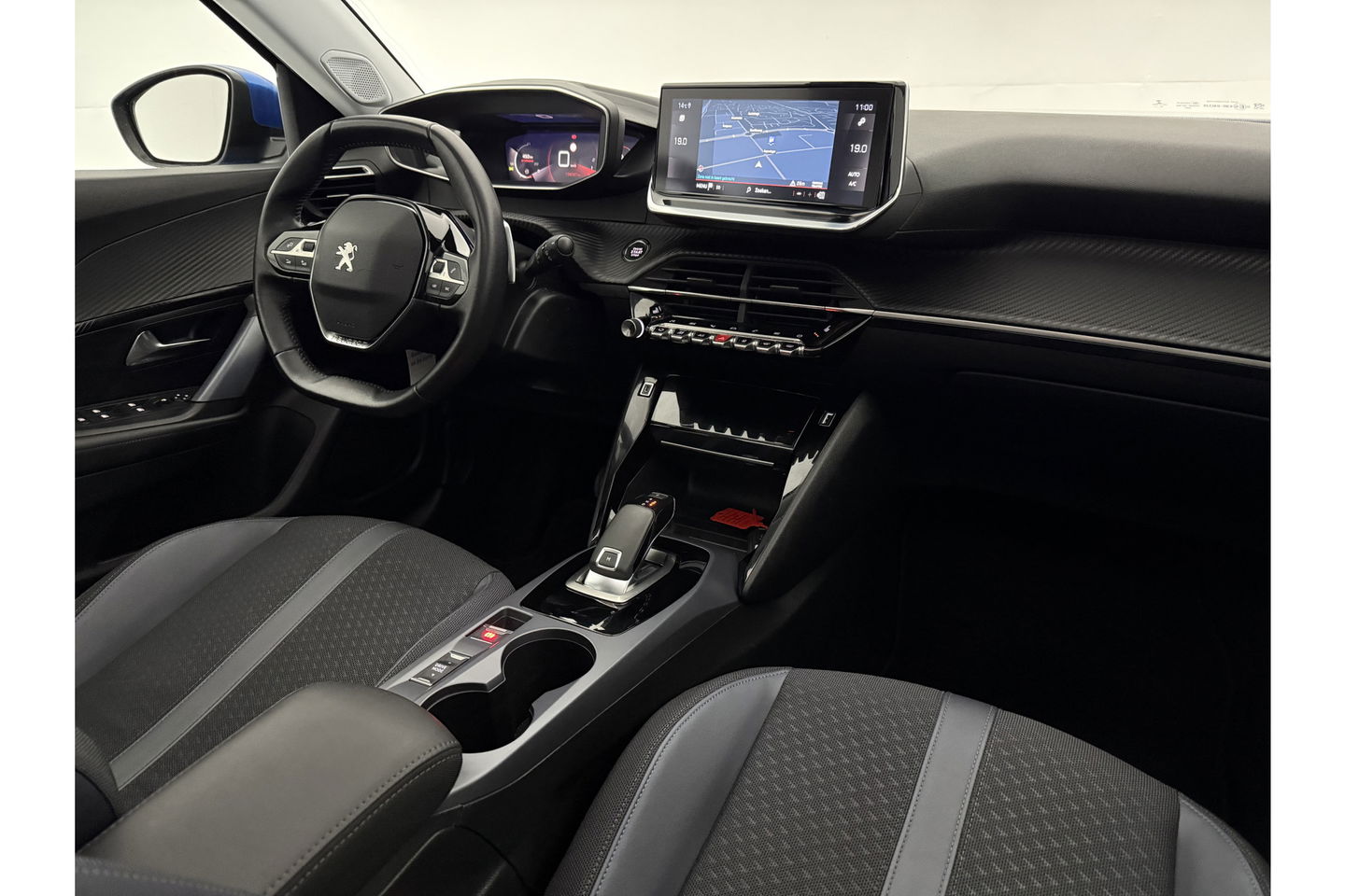 Peugeot 2008 1.2 PureTech Allure Pano 360Camera Carplay LED Virtual Clima Cruise Navi PDC 17''LMV
