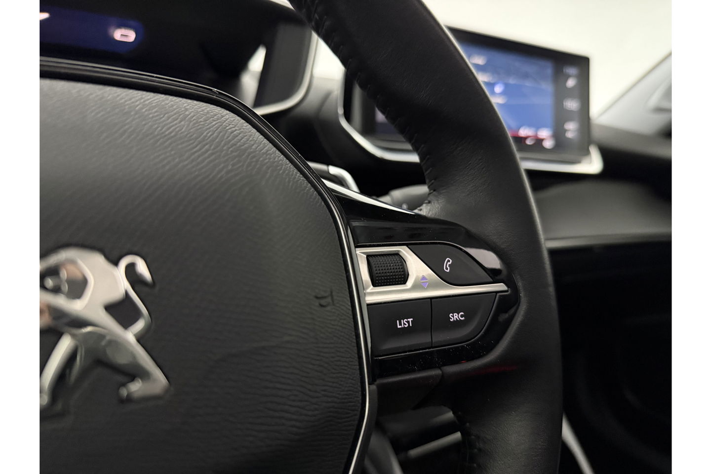 Peugeot 2008 1.2 PureTech Allure Pano 360Camera Carplay LED Virtual Clima Cruise Navi PDC 17''LMV