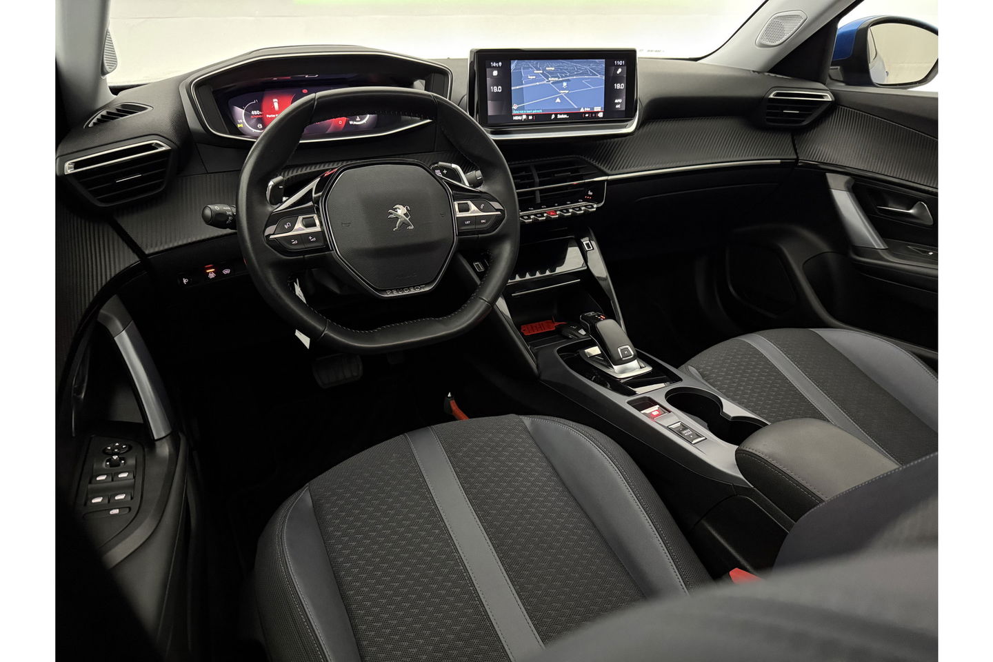 Peugeot 2008 1.2 PureTech Allure Pano 360Camera Carplay LED Virtual Clima Cruise Navi PDC 17''LMV