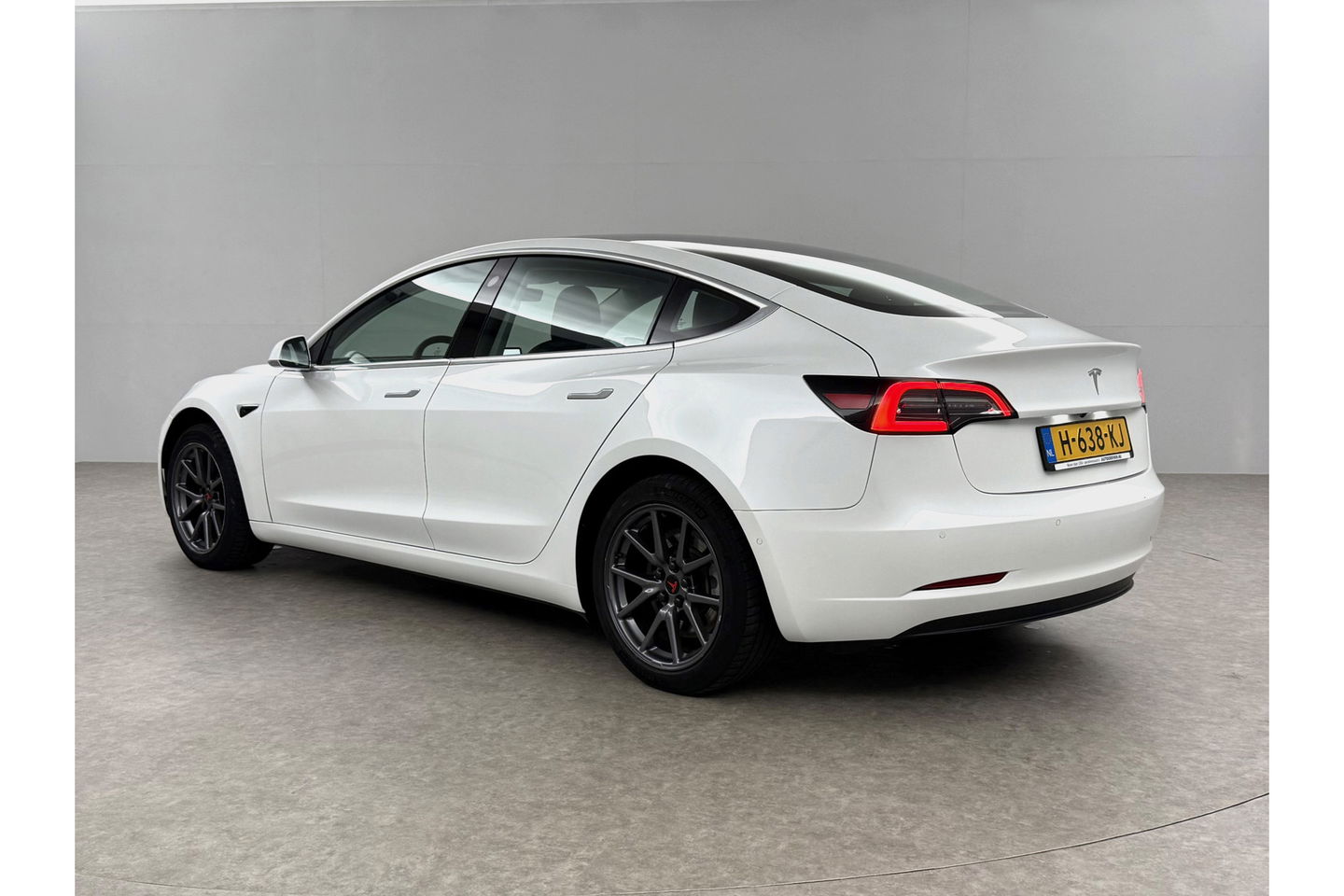 Tesla Model 3 Standard RWD Plus 60 kWh 238PK Autopilot Camera LED Panoview Clima Cruise Navi PDC Memory-seat 18''LMV