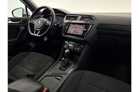 Volkswagen Tiguan 1.5 TSI Highline R-Line 150PK DSG Virtual LED Camera Carplay Clima Cruise Navi PDC 20''LMV