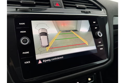Volkswagen Tiguan 1.5 TSI Highline R-Line 150PK DSG Virtual LED Camera Carplay Clima Cruise Navi PDC 20''LMV