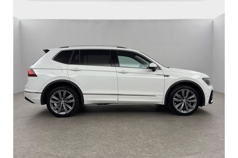 Volkswagen Tiguan 1.5 TSI Highline R-Line 150PK DSG Virtual LED Camera Carplay Clima Cruise Navi PDC 20''LMV