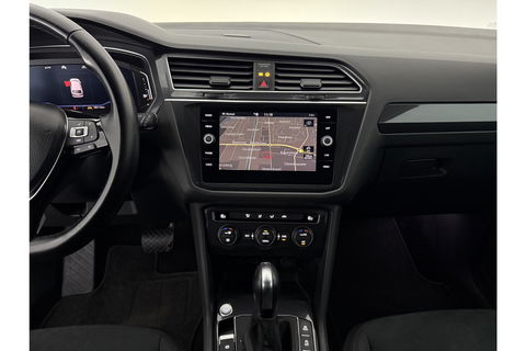 Volkswagen Tiguan 1.5 TSI Highline R-Line 150PK DSG Virtual LED Camera Carplay Clima Cruise Navi PDC 20''LMV