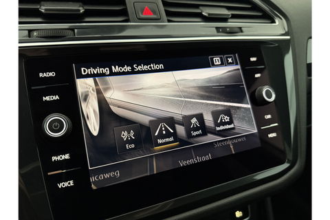Volkswagen Tiguan 1.5 TSI Highline R-Line 150PK DSG Virtual LED Camera Carplay Clima Cruise Navi PDC 20''LMV