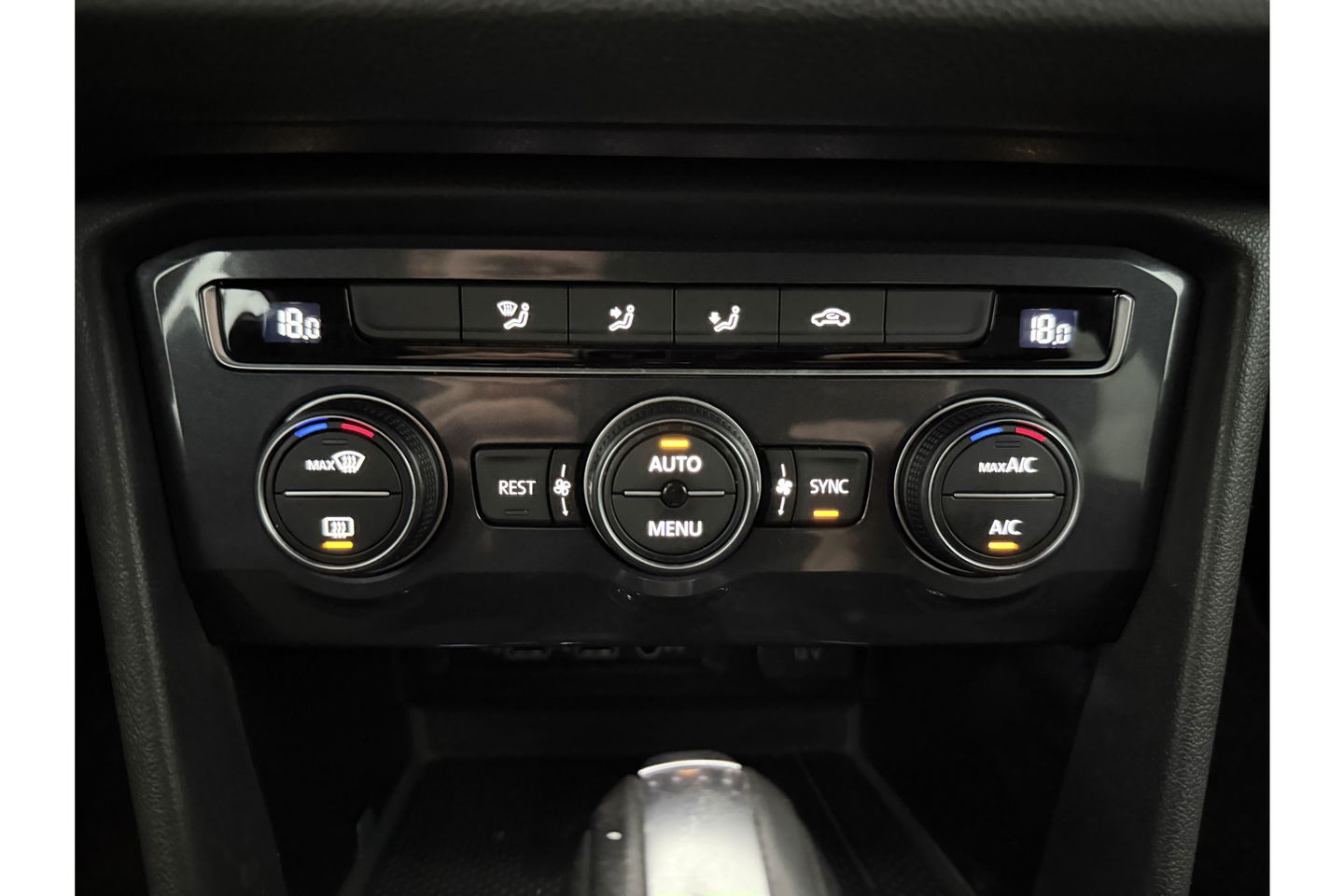 Volkswagen Tiguan 1.5 TSI Highline R-Line 150PK DSG Virtual LED Camera Carplay Clima Cruise Navi PDC 20''LMV